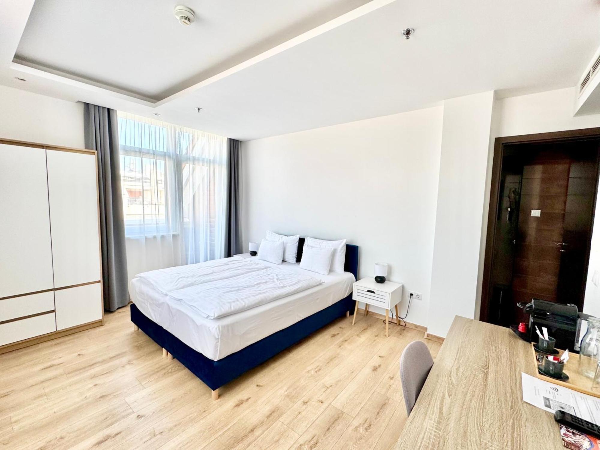 Rooftop With Underground Parking Hotel 3*