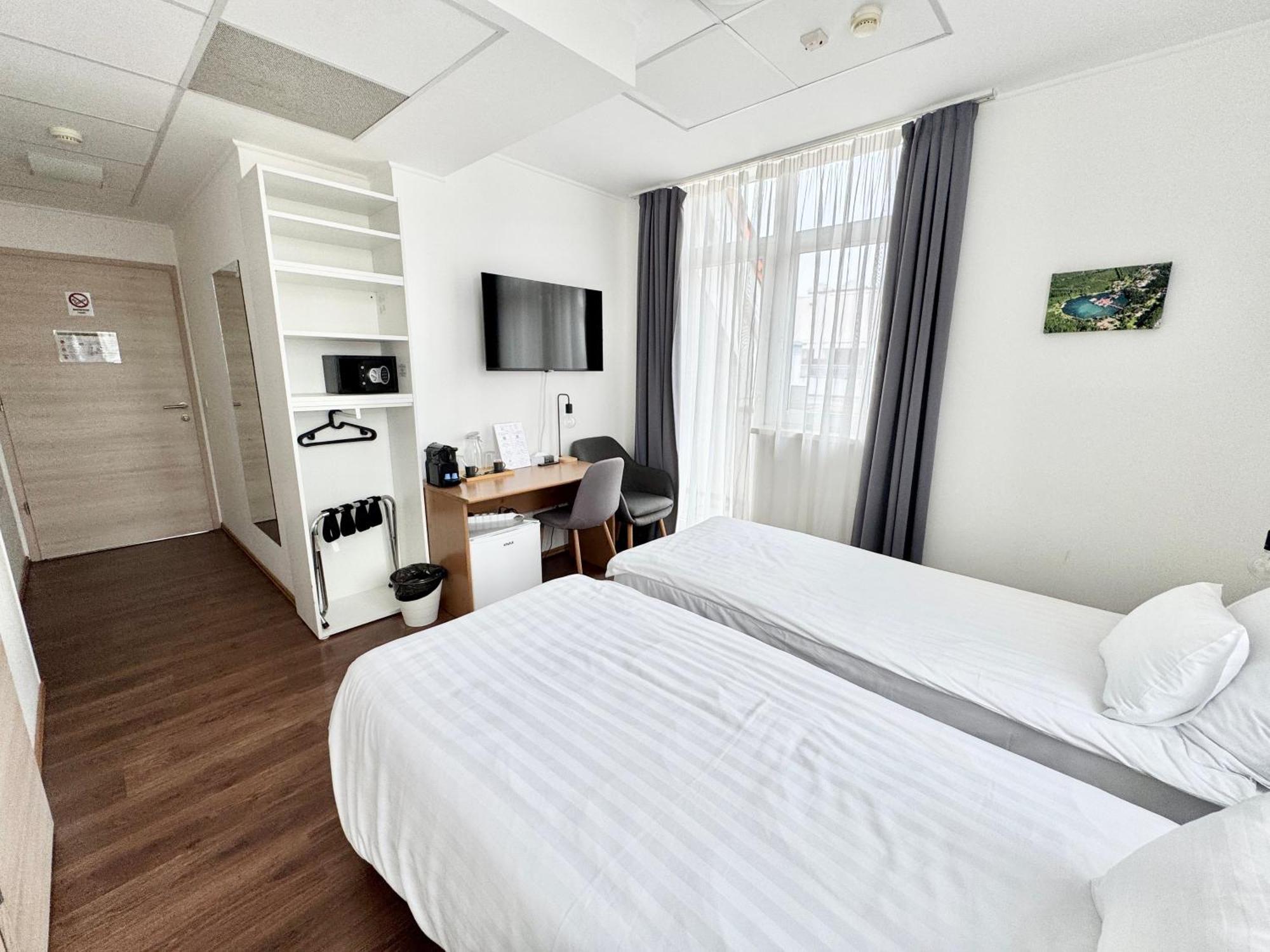Hotel Rooftop With Underground Parking 3*