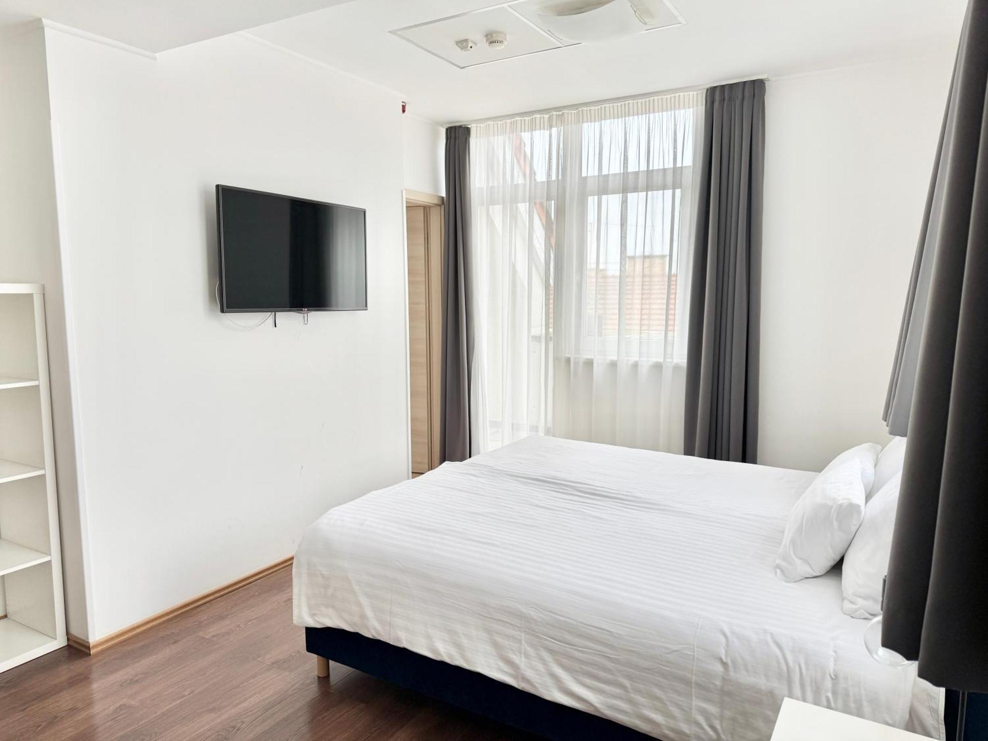 Hotel Rooftop With Underground Parking 3*