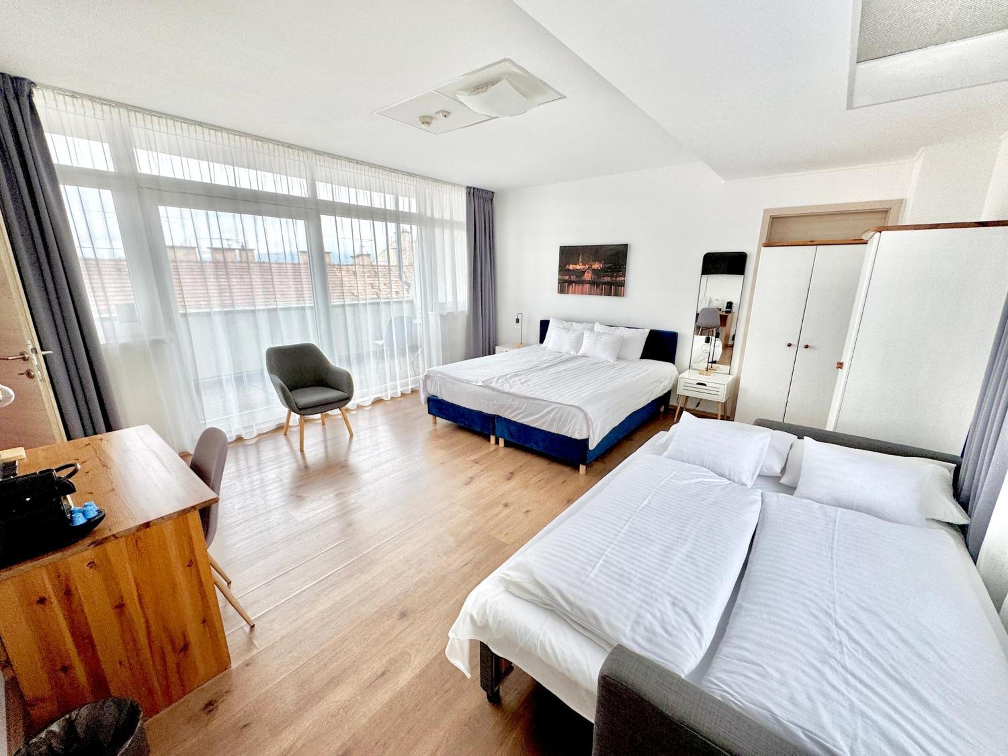 Rooftop With Underground Parking Hotel Budapesta