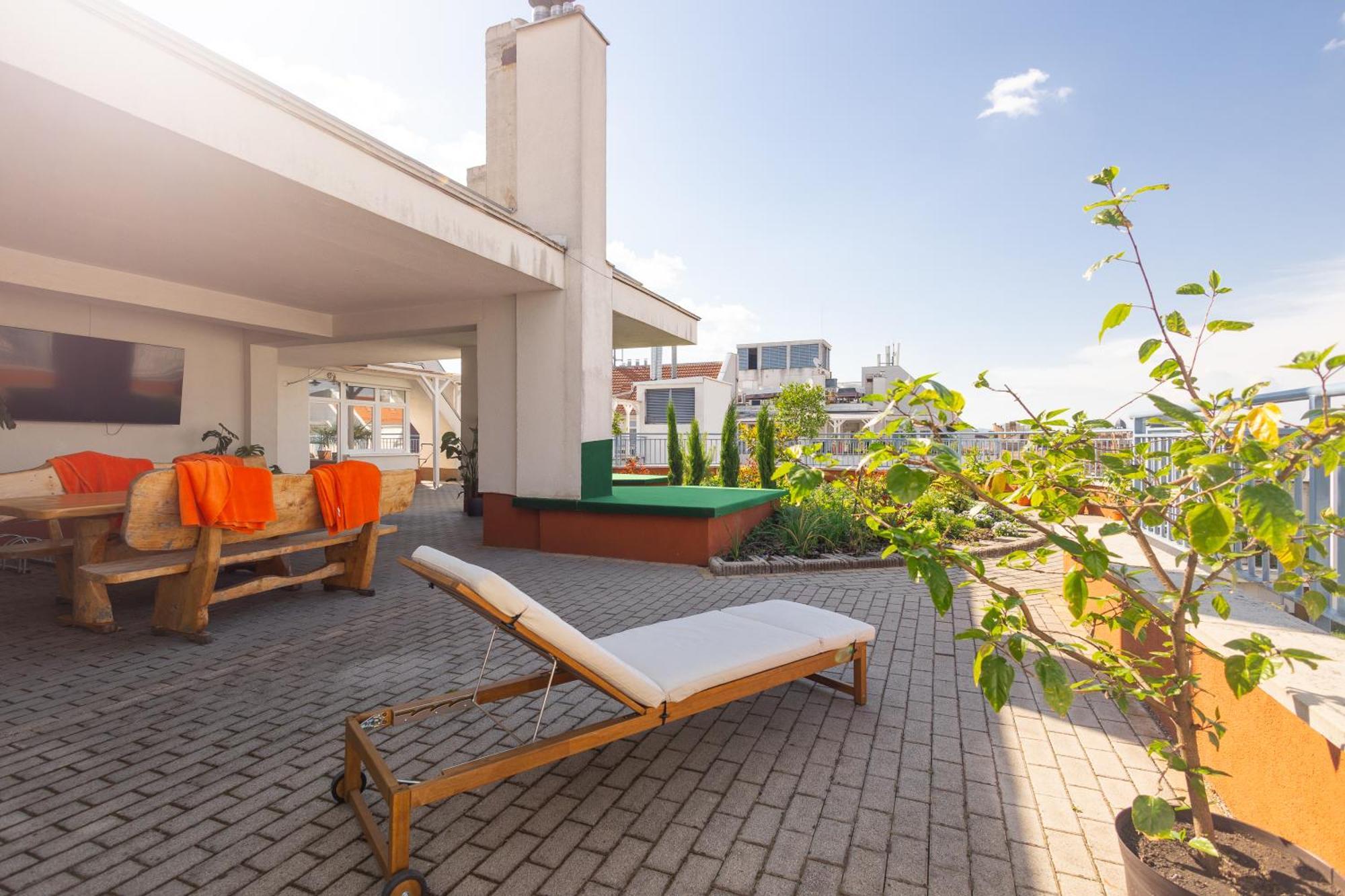 Rooftop With Underground Parking Budapešť
