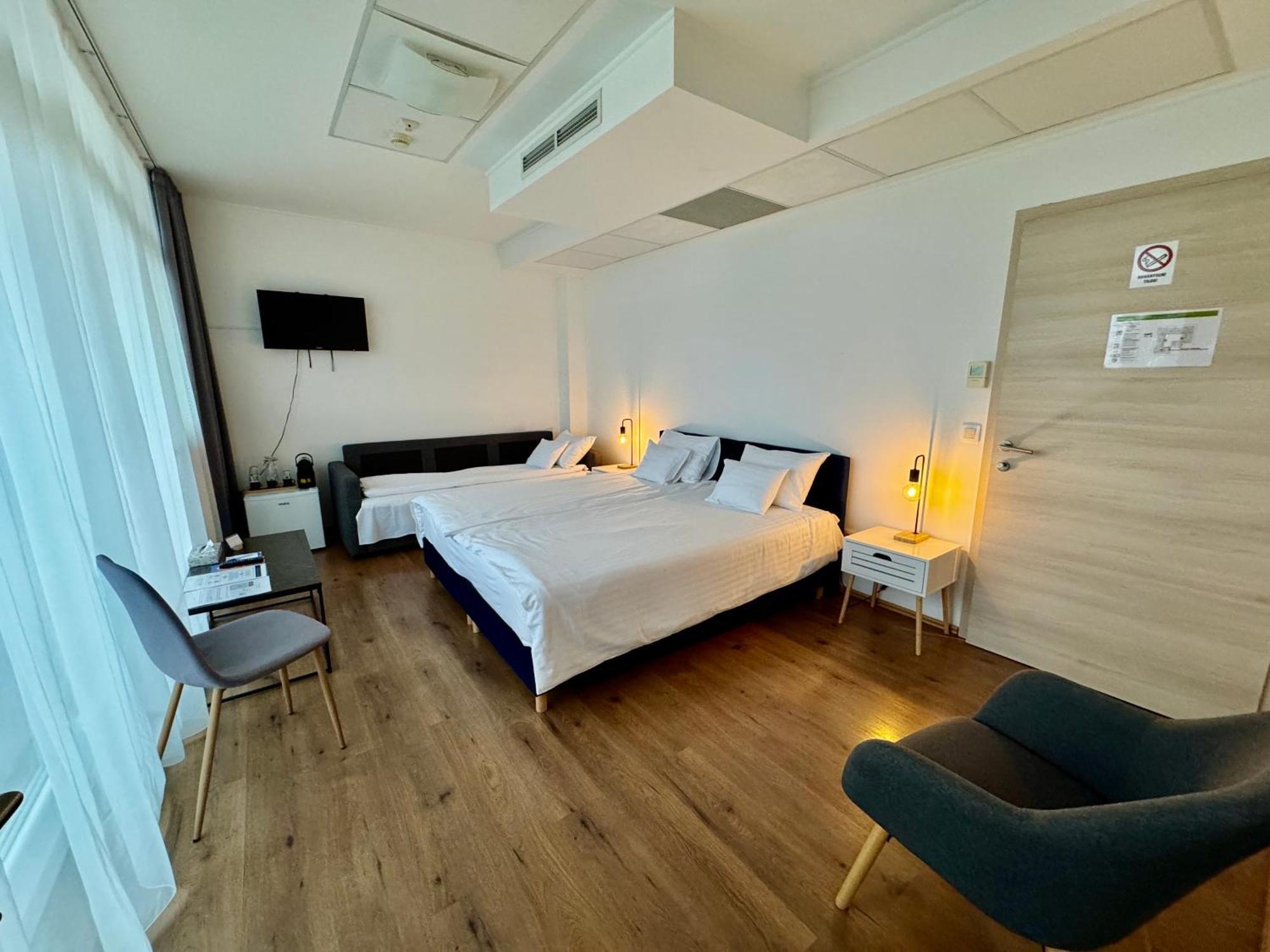 Rooftop With Underground Parking Hotel 3*