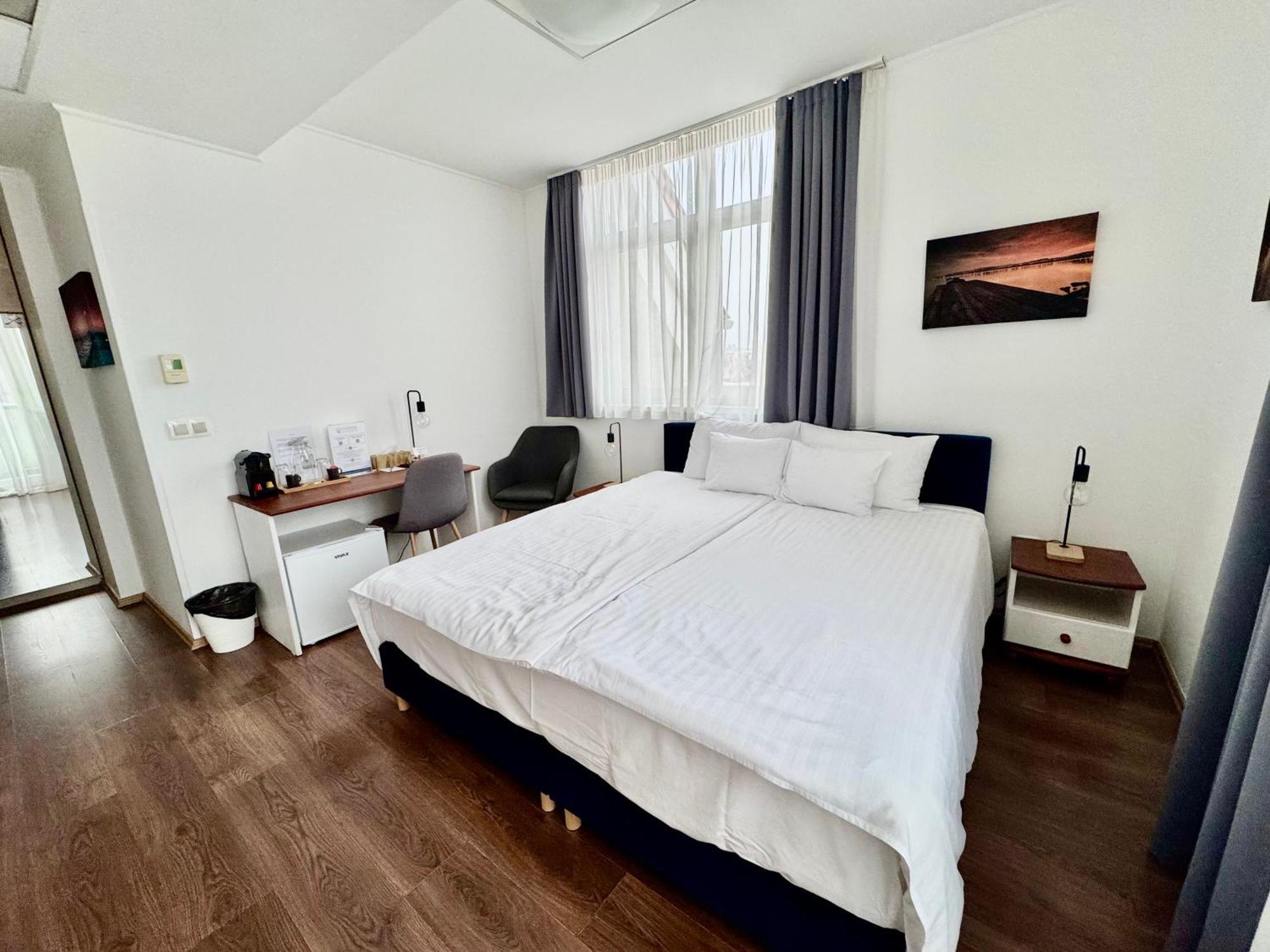 Rooftop With Underground Parking Hotel 3*