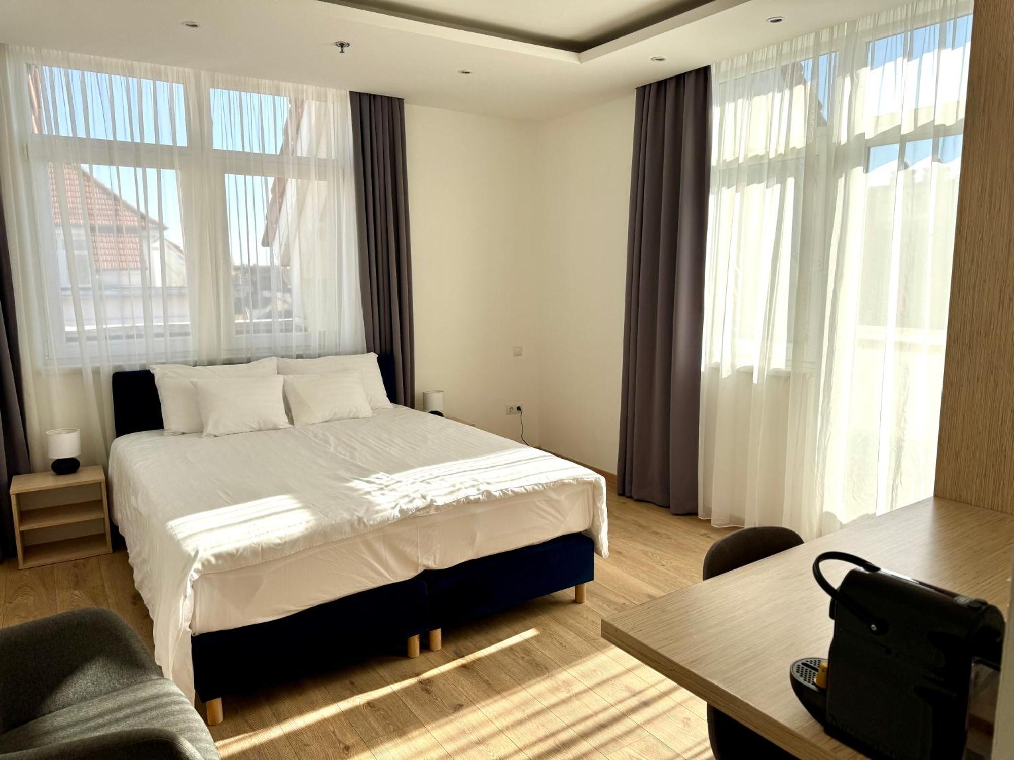 Rooftop With Underground Parking Hotel 3*