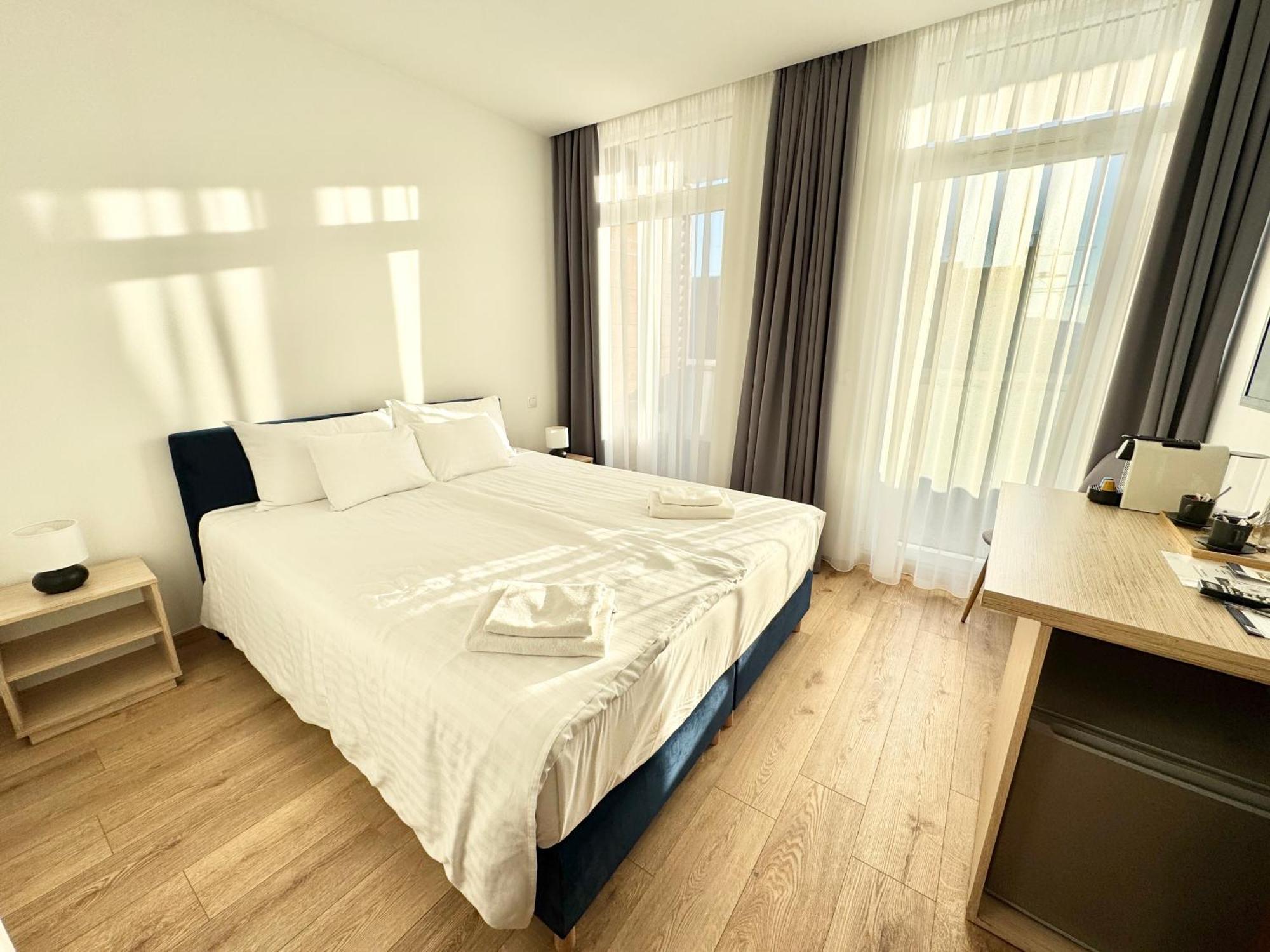 Rooftop With Underground Parking Hotel 3*