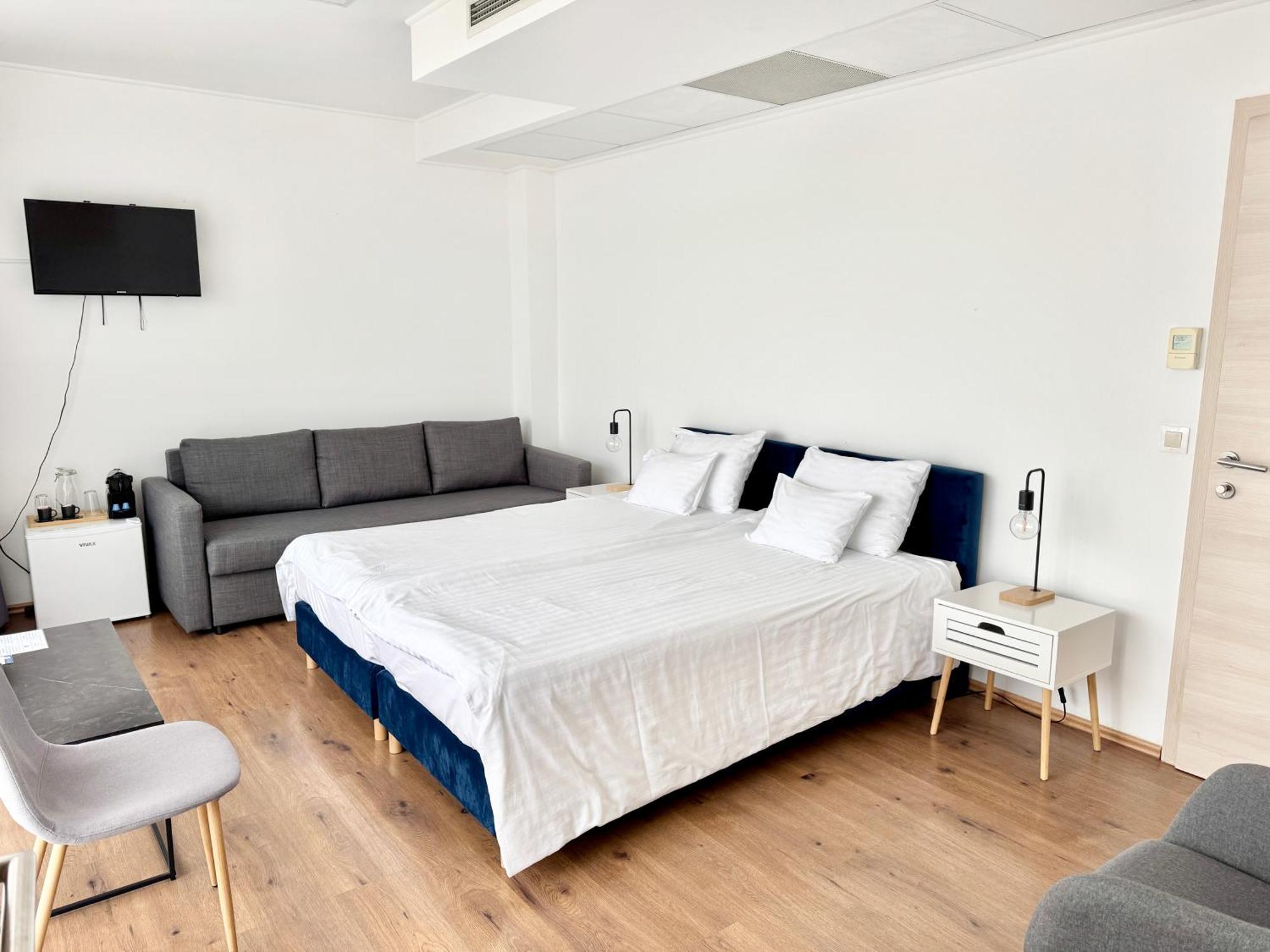 Rooftop With Underground Parking Hotel